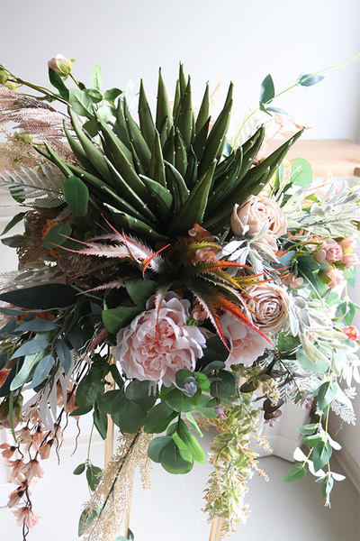 Sand Flowers, dekoracja kwiatowa na stojaku