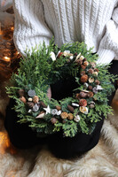 Zima w Cyprysach, świąteczny wianek z reniferem