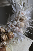 Zajączek Wielkanocny, asymetryczny jesienny wianek z dyniami