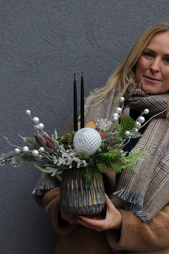 Hellina Bosco, świąteczny stroik w szklanym naczyniu