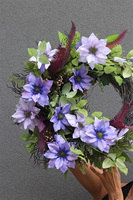 Fiolette Clematis, asymetryczny wianek dekoracyjny