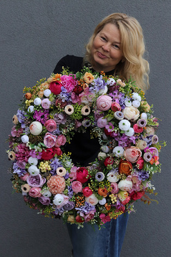bogaty kwiatowy wianek, Bella Perrasa, śr.60cm  