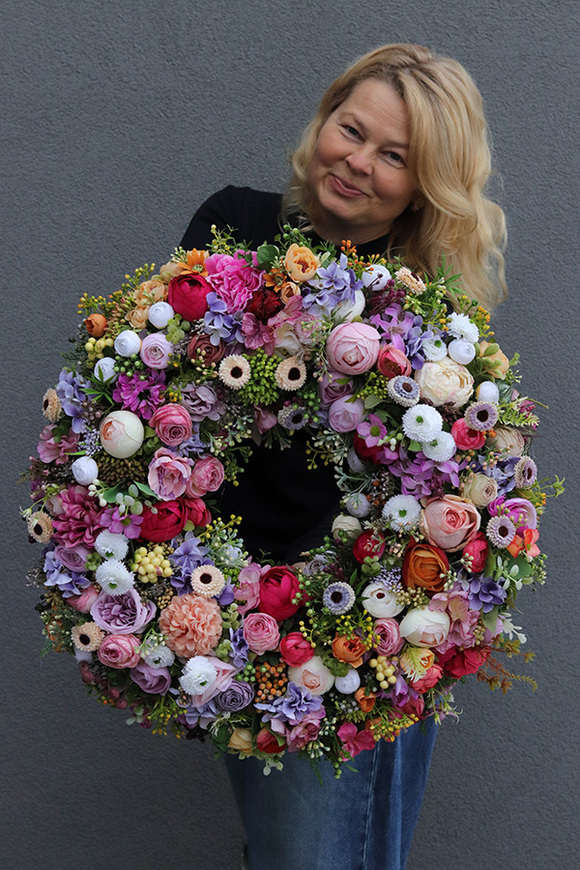 bogaty kwiatowy wianek, Bella Perrasa, śr.50cm