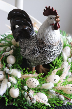 Kogucik Modern, wielkanocny stroik na czarnej tacy, wym.23x30cm   