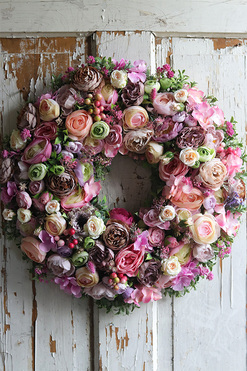 bogaty kwiatowy wianek, Perrasa Pinky, śr.50cm  