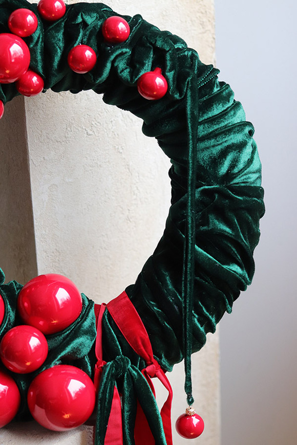 Velvet Xmas, świąteczny wianek z bombkami