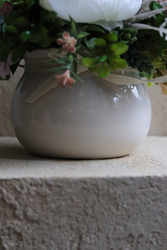 Deluni Terrina, kompozycja kwiatowa z kokardką