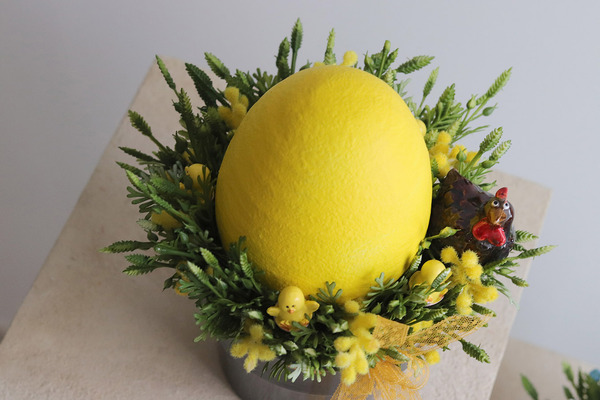 Easter Egg Yellow, stroik wielkanocny z jajem
