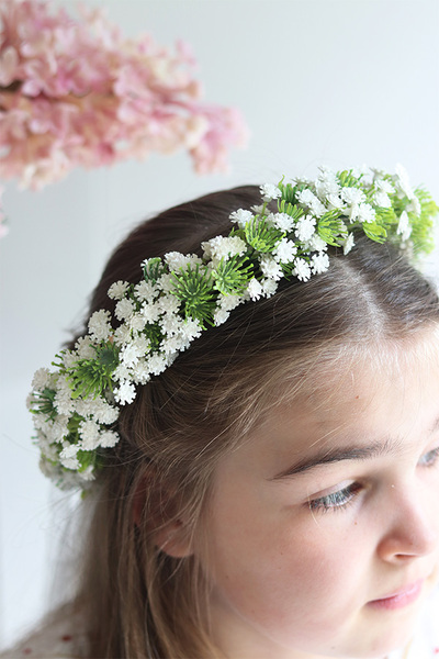 Sakramento, komunijny kwiatowy wianek na głowę