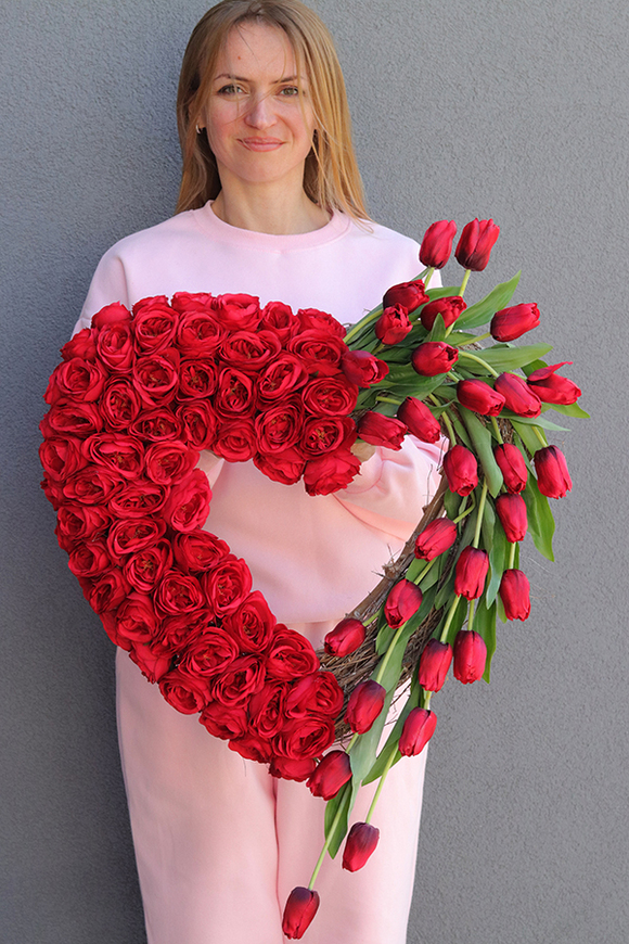 Lovely Red, wieniec nagrobny w kształcie serca