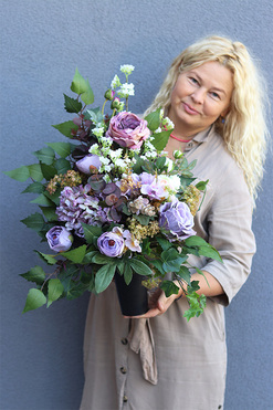 Merieta Violet, bukiet nagrobny we wkładzie, dł.55cm