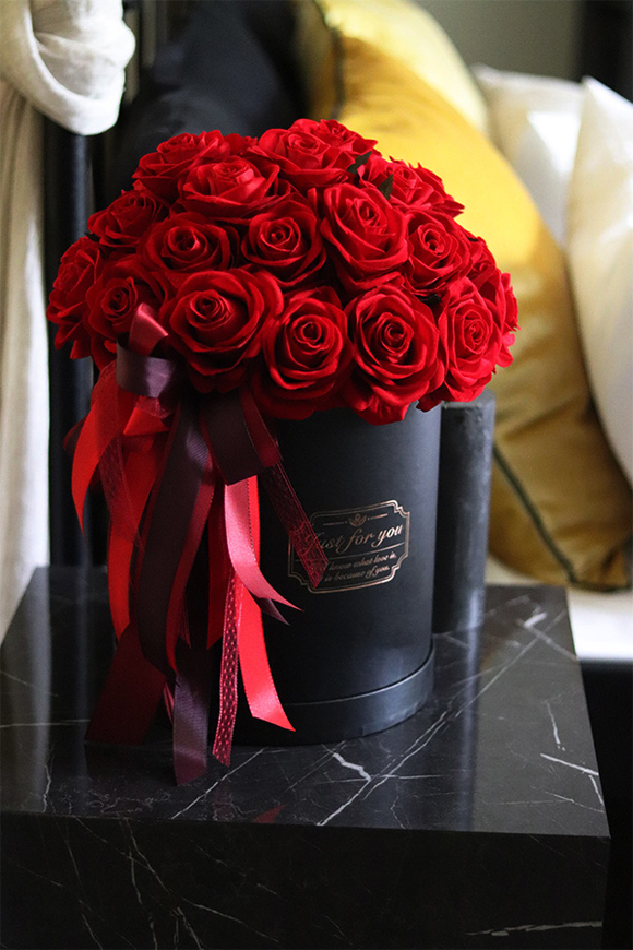 Christiano Red Roses, flowerbox z aksamitnymi różami, wys.42cm