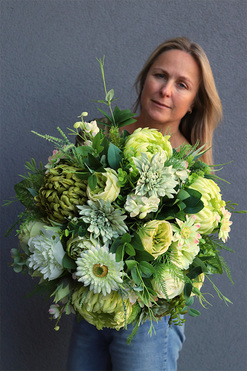 Janina Green, kompozycja z zielonych kwiatów, wym.42x55cm 