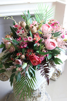 Bretania, kompozycja kwiatowa w owalnej lustrzanej misie, wym.29x56x35cm