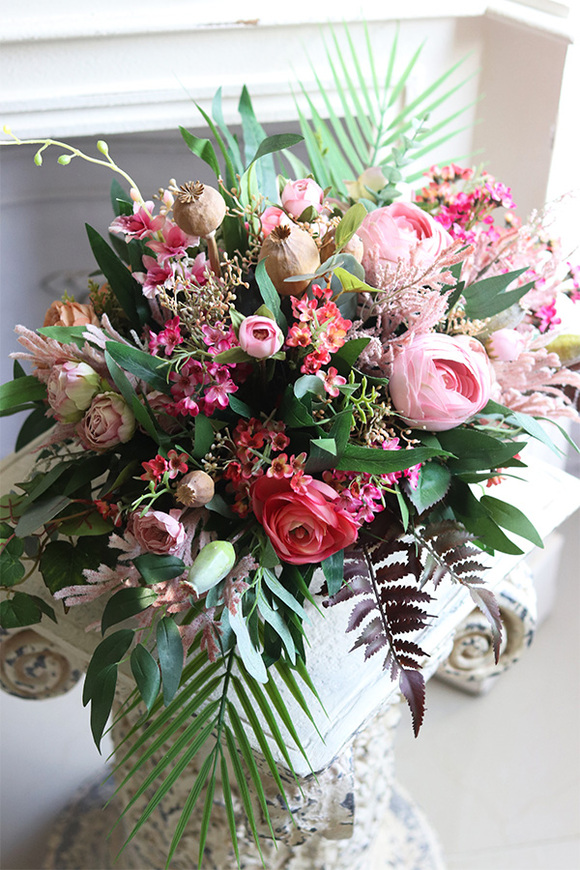 Bretania, kompozycja kwiatowa w owalnej lustrzanej misie, wym.29x56x35cm