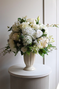 Creamosa Classica, kompozycja kwiatowa w pucharze, wym.45x40cm 