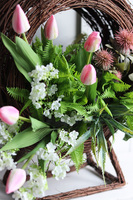 Seleste, wiosenna dekoracja kwiatowa z tulipanami