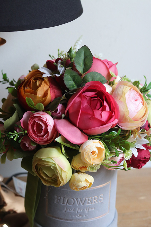 Zuzanna, elegancki flowerbox z kolorowymi kwiatami