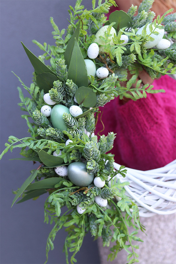 Green Easter, wielkanocny wianek na drzwi z jajkami
