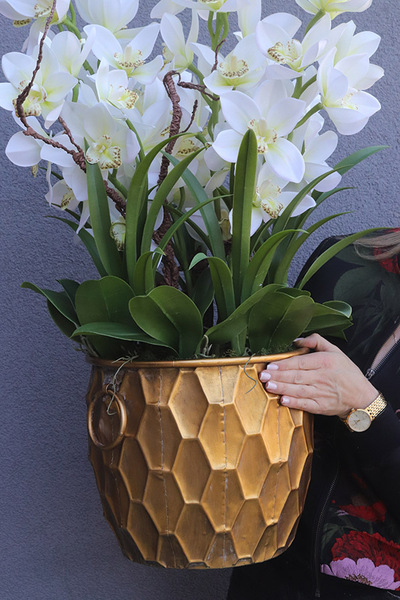 Fellis Harlow, biały gumowy storczyk w złotej donicy