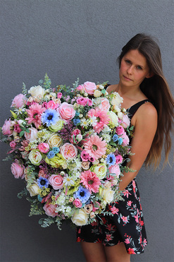 bogata wiązanka nagrobna, Serce Gefro, wym.60x58cm