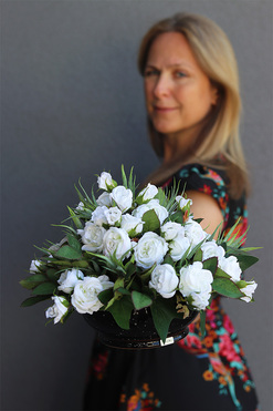 Różane Motyle, kompozycja nagrobna w okrągłej misie, wym.25x30cm 