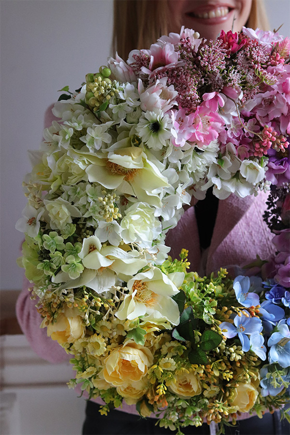 Tęczowa Izabela, tęczowy wianek kwiatowy