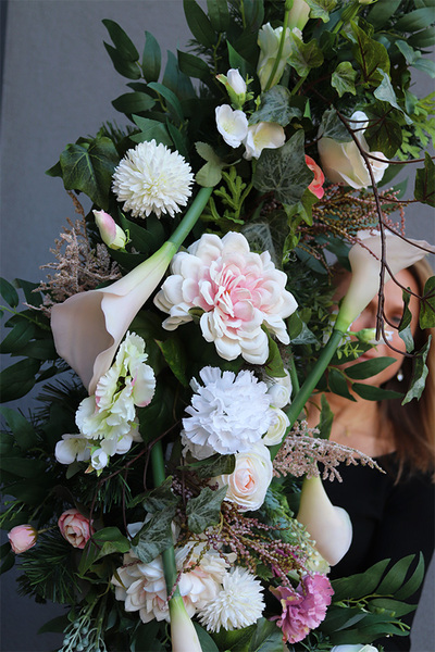 Julena Champagne, girlanda nagrobna / pogrzebowa z kallami, dł.125cm