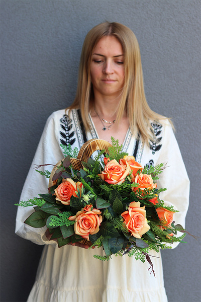 Heartwood Roserita, kompozycja nagrobna z różami serce