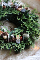 Zima w Cyprysach, świąteczny wianek z reniferem