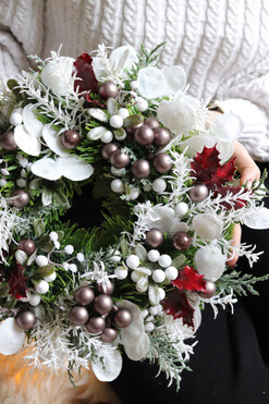 Czerwony Ostrokrzew, świąteczny wianek na drzwi, śr.30cm