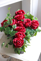 Christi Krzyż Pamięci, kompozycja nagrobna z różami