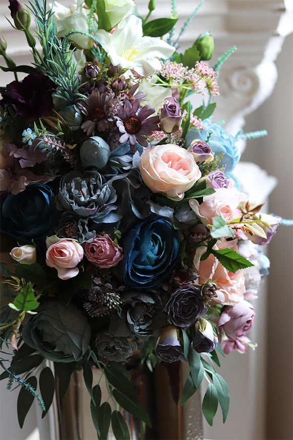 Blue Luizjana, kompozycja kwiatowa w wazonie