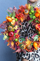 Grządki, jesienny wianek z owocami