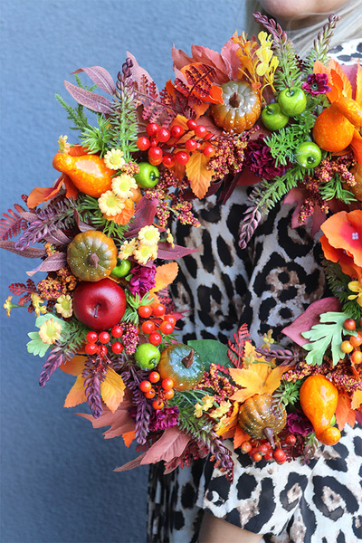 Grządki, jesienny wianek z owocami