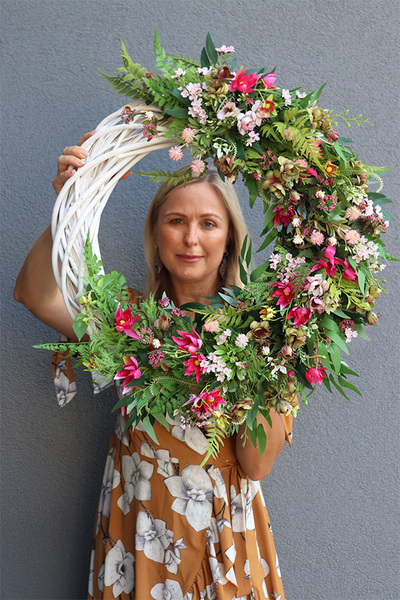 Delicja Wiosenna, asymetryczny wianek na drzwi