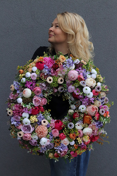 bogaty kwiatowy wianek, Bella Perrasa, śr.50cm