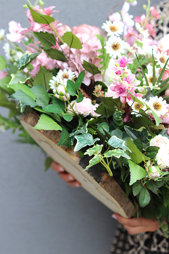 Leodore, wiązanka nagrobna na plastrze drewna