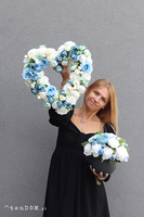 Błękit Serca, błękitna kompozycja kwiatowa w naczyniu