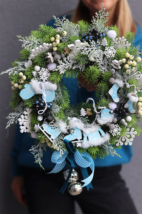 Blue Christmas, zimowy wianek dekoracyjny