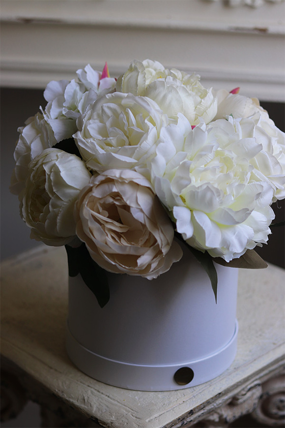 Peonies Classic 2, flowerbox z kremowymi peoniami