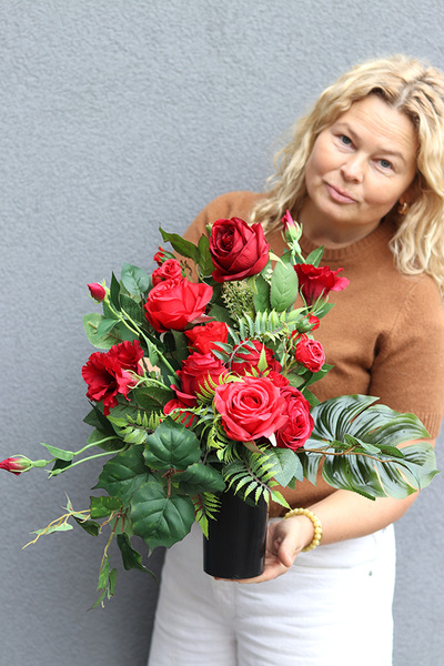 Dekoluena Red, bukiet nagrobny we wkładzie