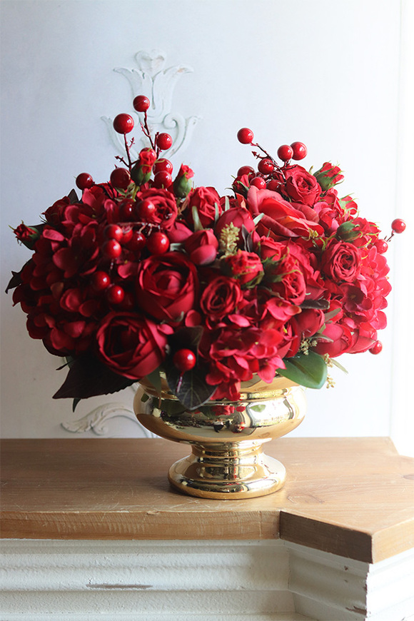 Czerwień to miłość, kompozycja w złotym pucharze, wym.34x35x26cm