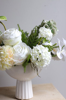 Wedding Day Leori, biała kompozycja w pucharze	