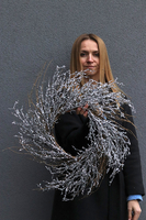 Frozen Woods, zimowy wianek z brokatem, srebrny