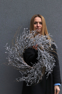 OD RĘKI Frozen Woods, zimowy wianek z brokatem, srebrny, rozp.56cm 