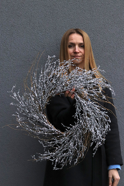 Frozen Woods, zimowy wianek z brokatem, srebrny