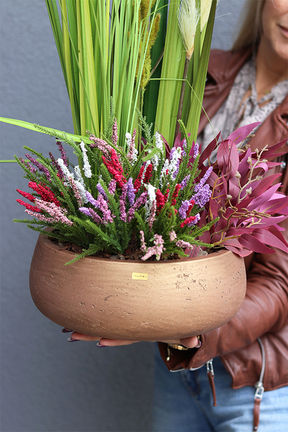 Jesienne Stepy, jesienna trawa z wrzosami w donicy