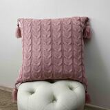 OD RĘKI Knitted Braid, wełniana poszewka na poduszkę, pudrowy róż, wym.45x45cm