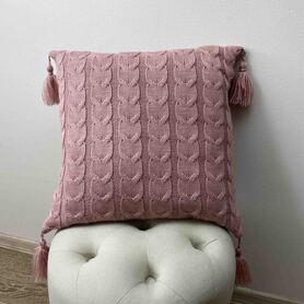 OD RĘKI Knitted Braid, wełniana poszewka na poduszkę, pudrowy róż, wym.45x45cm